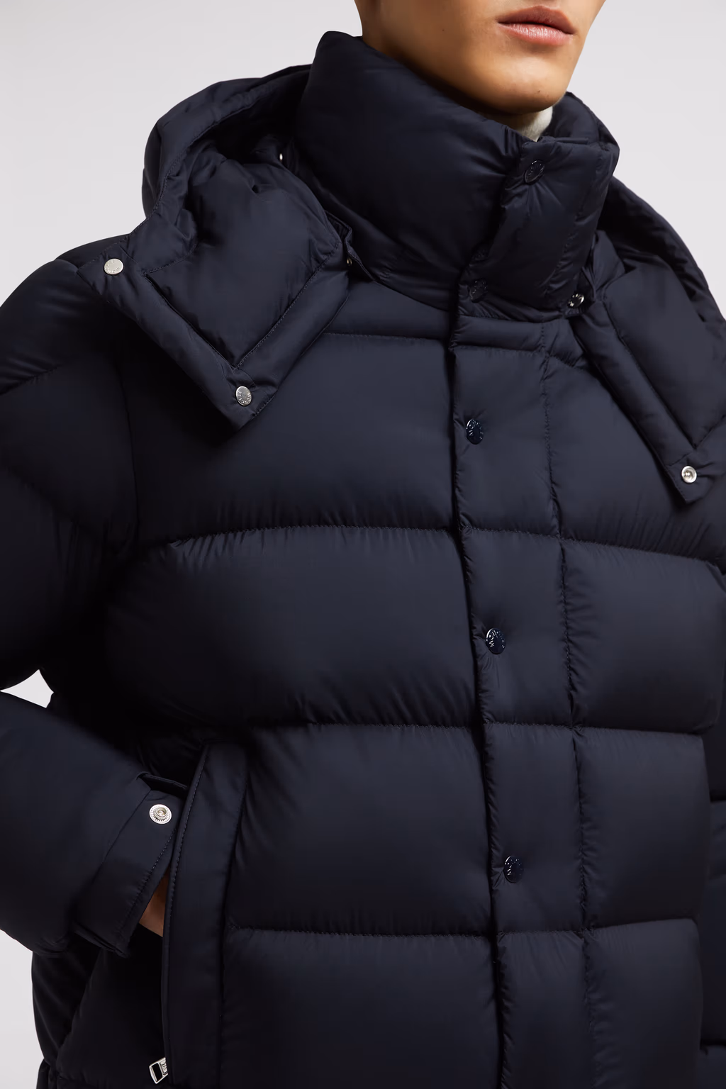 MONCLER VEZERE SHORT DOWN JACKET