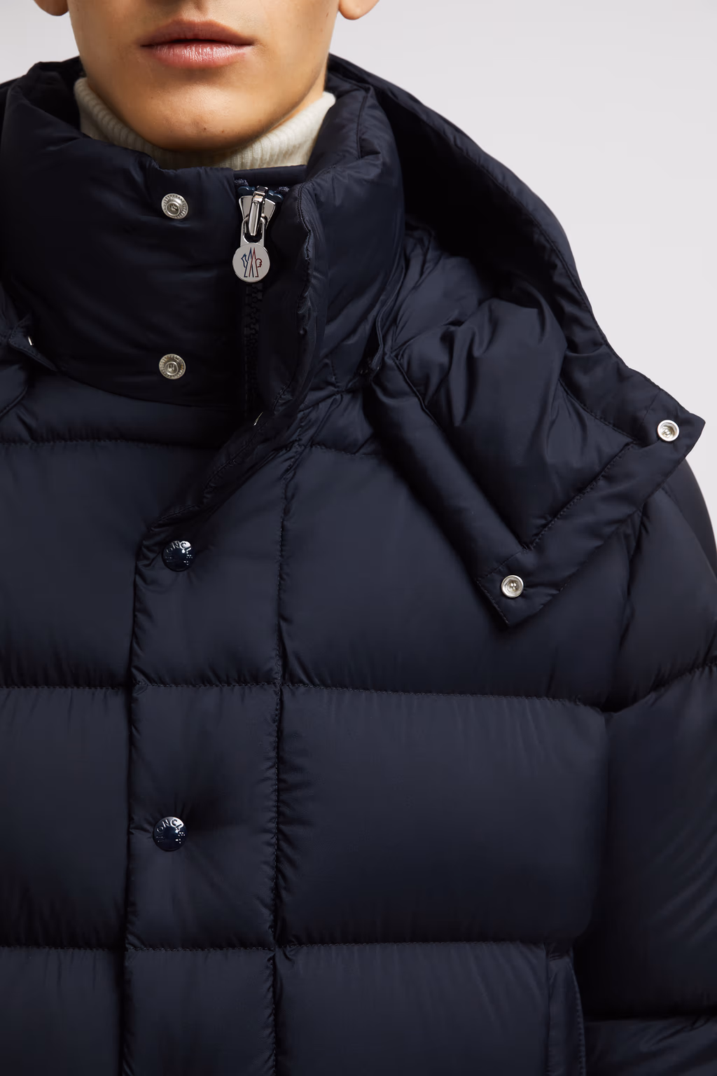 MONCLER VEZERE SHORT DOWN JACKET