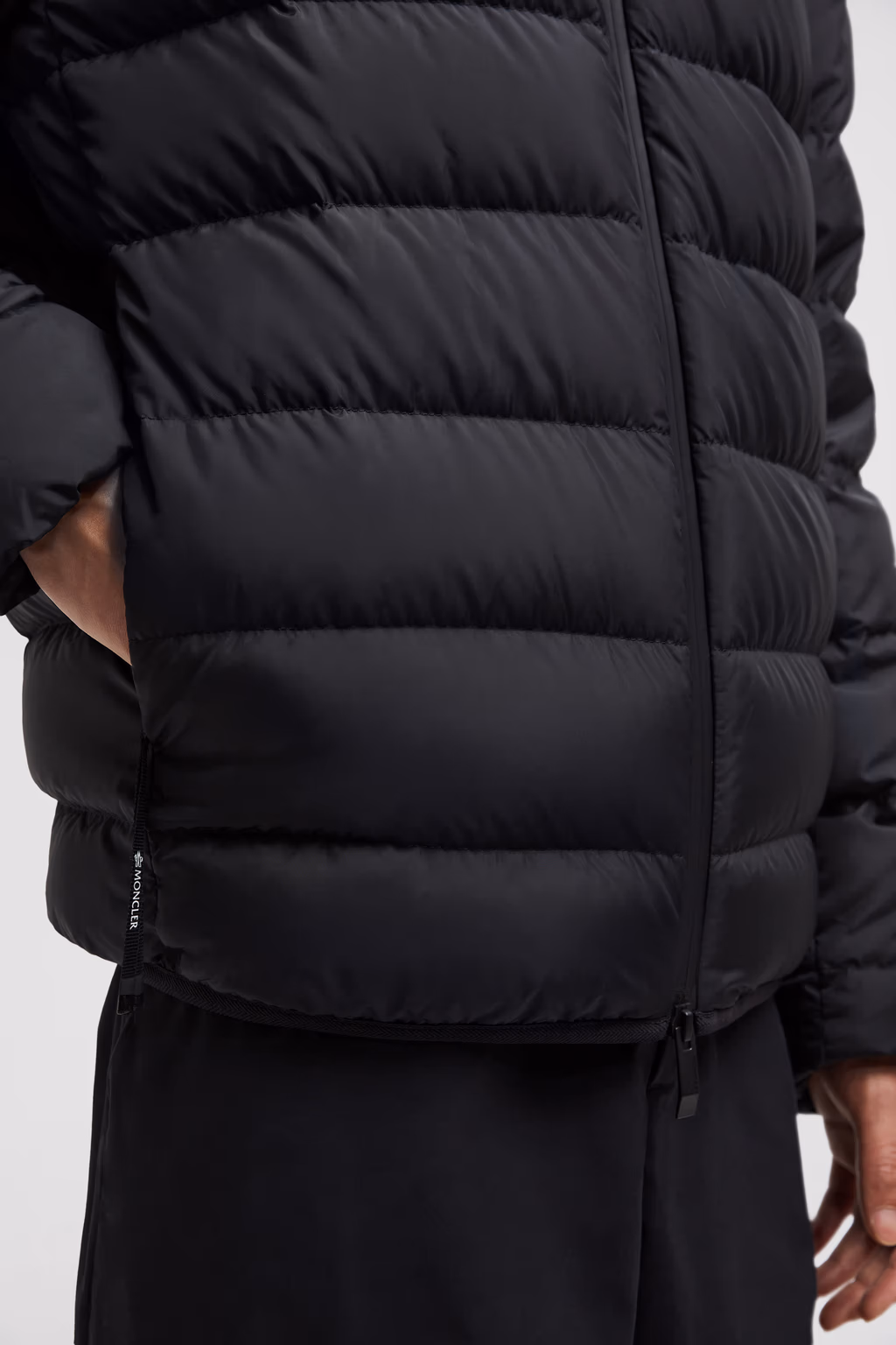 MONCLER JELUZ SHORT DOWN JACKET