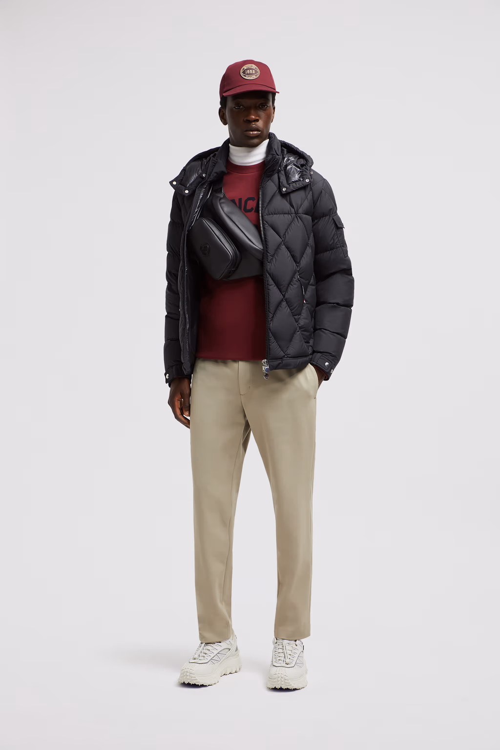 MONCLER AVEROLE SHORT DOWN JACKET