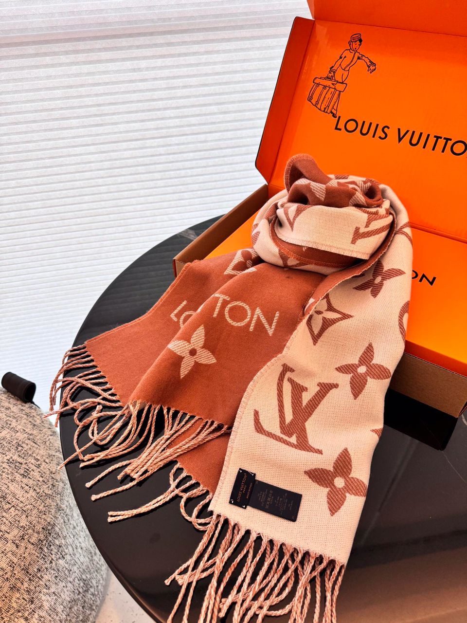 lv scarf