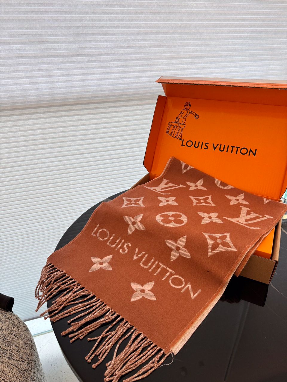 lv scarf