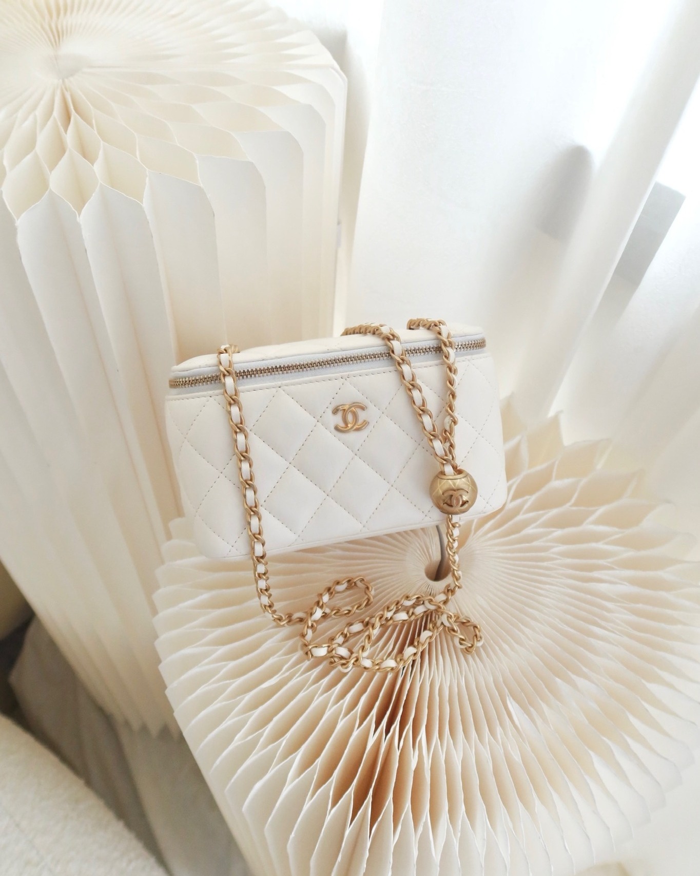 Chanel Pearl Crush Vanity With Chain White Lambskin Aged