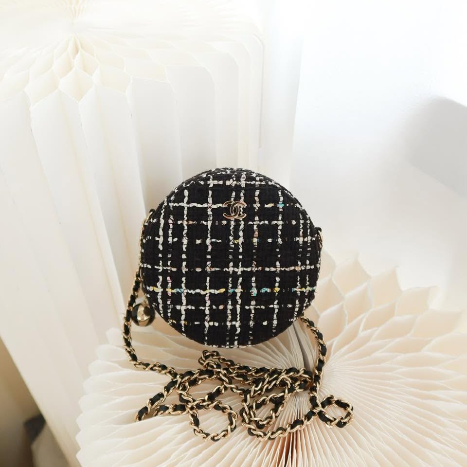 Chanel Classic Quilted Round Clutch With Chain Black Tweed