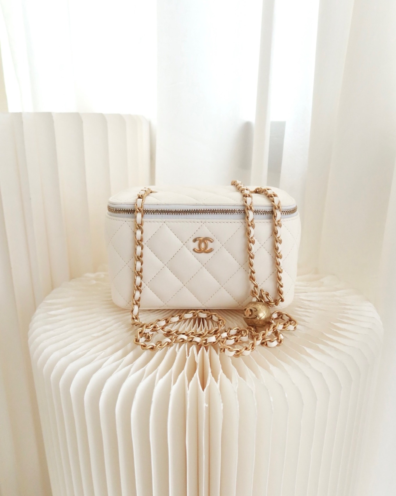 Chanel Pearl Crush Vanity With Chain White Lambskin Aged