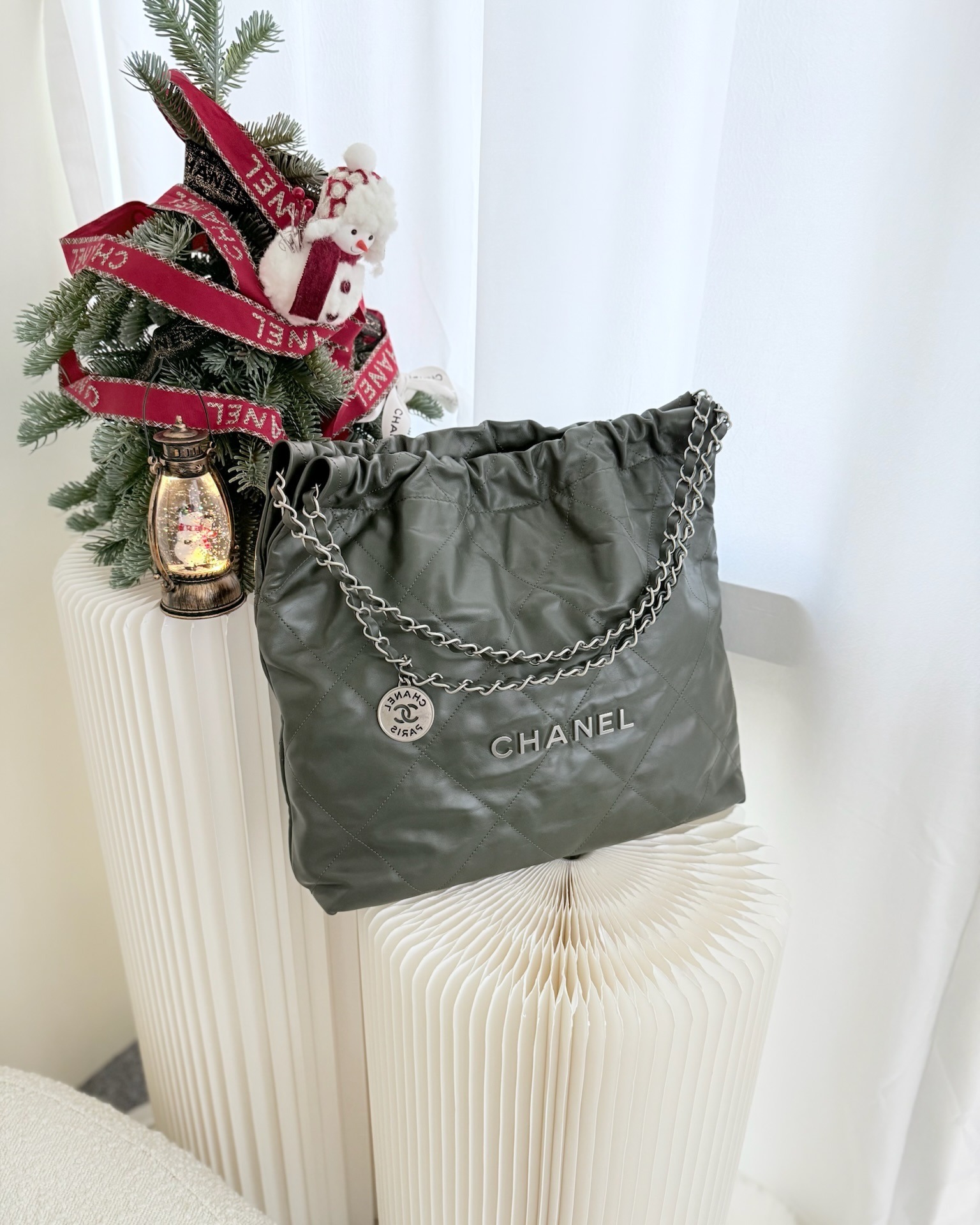 Chanel 22 Medium Army Green Shiny Calfskin Ruthenium Hardware