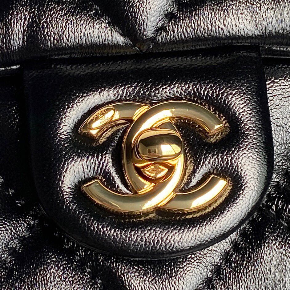 CHANEL  Shiny Lambskin Quilted Golden Links Top Handle Flap Black
