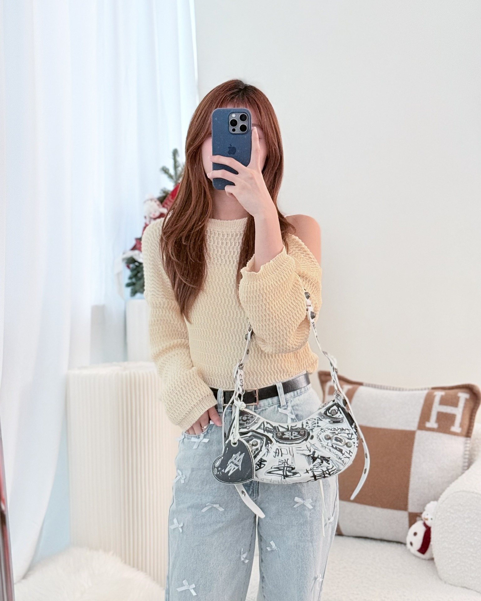 Balenciaga XS Graffiti Le Cagole Shoulder Bag White Black