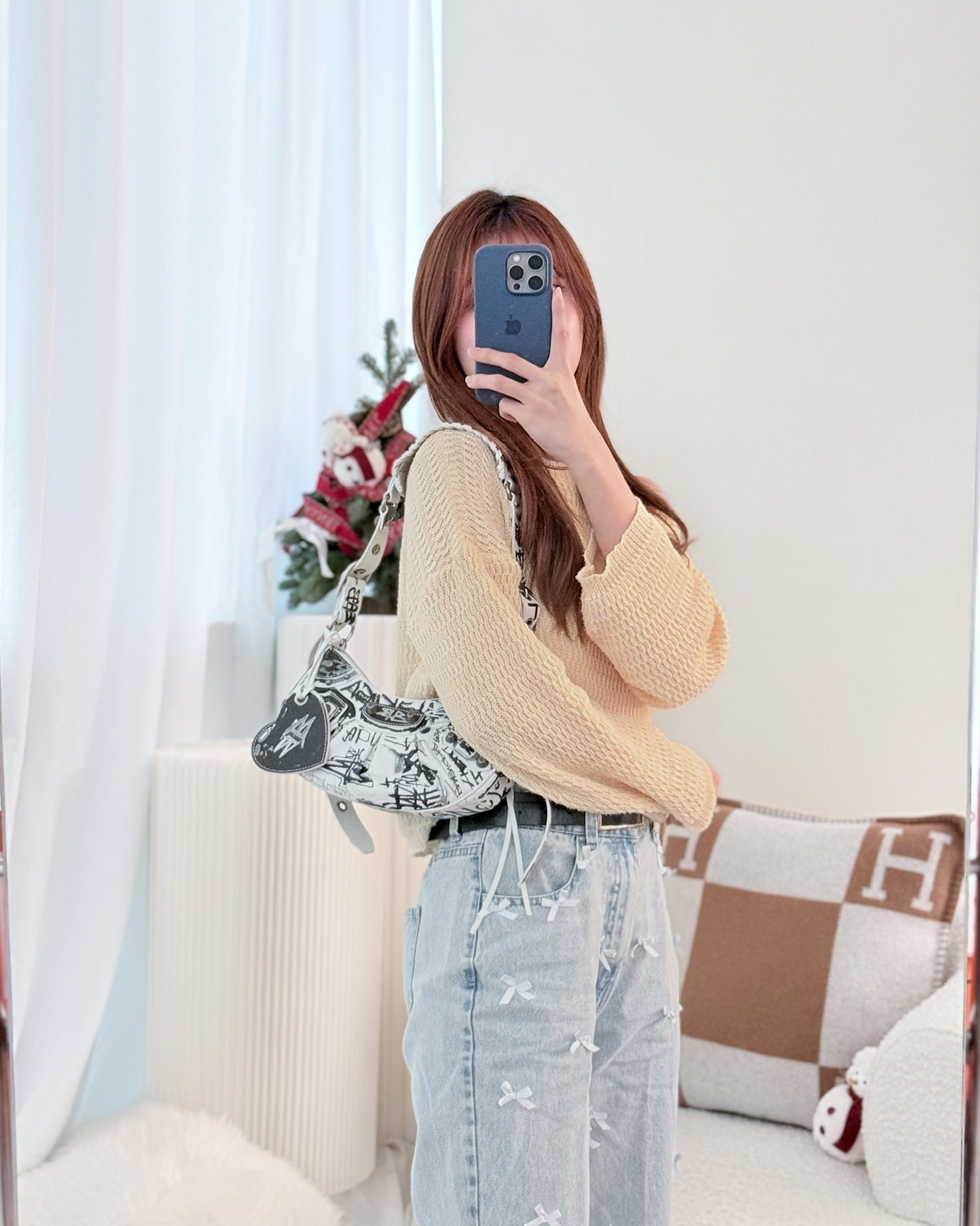 Balenciaga XS Graffiti Le Cagole Shoulder Bag White Black