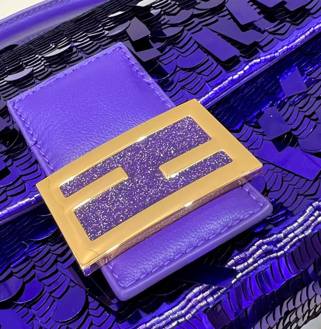 FENDI  Sequin Paillettes Shiny Nappa Sex and the City Baguette Viola Purple Rain