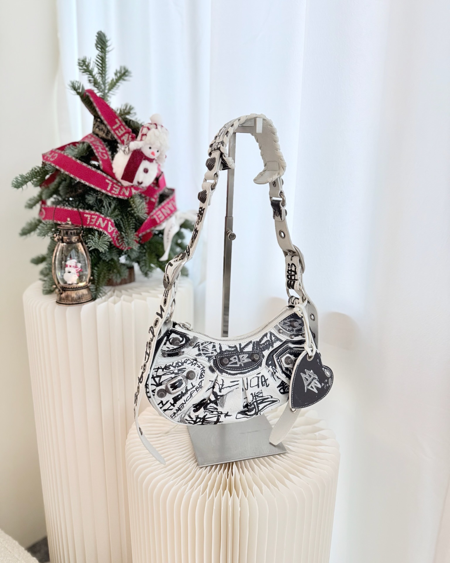 Balenciaga XS Graffiti Le Cagole Shoulder Bag White Black