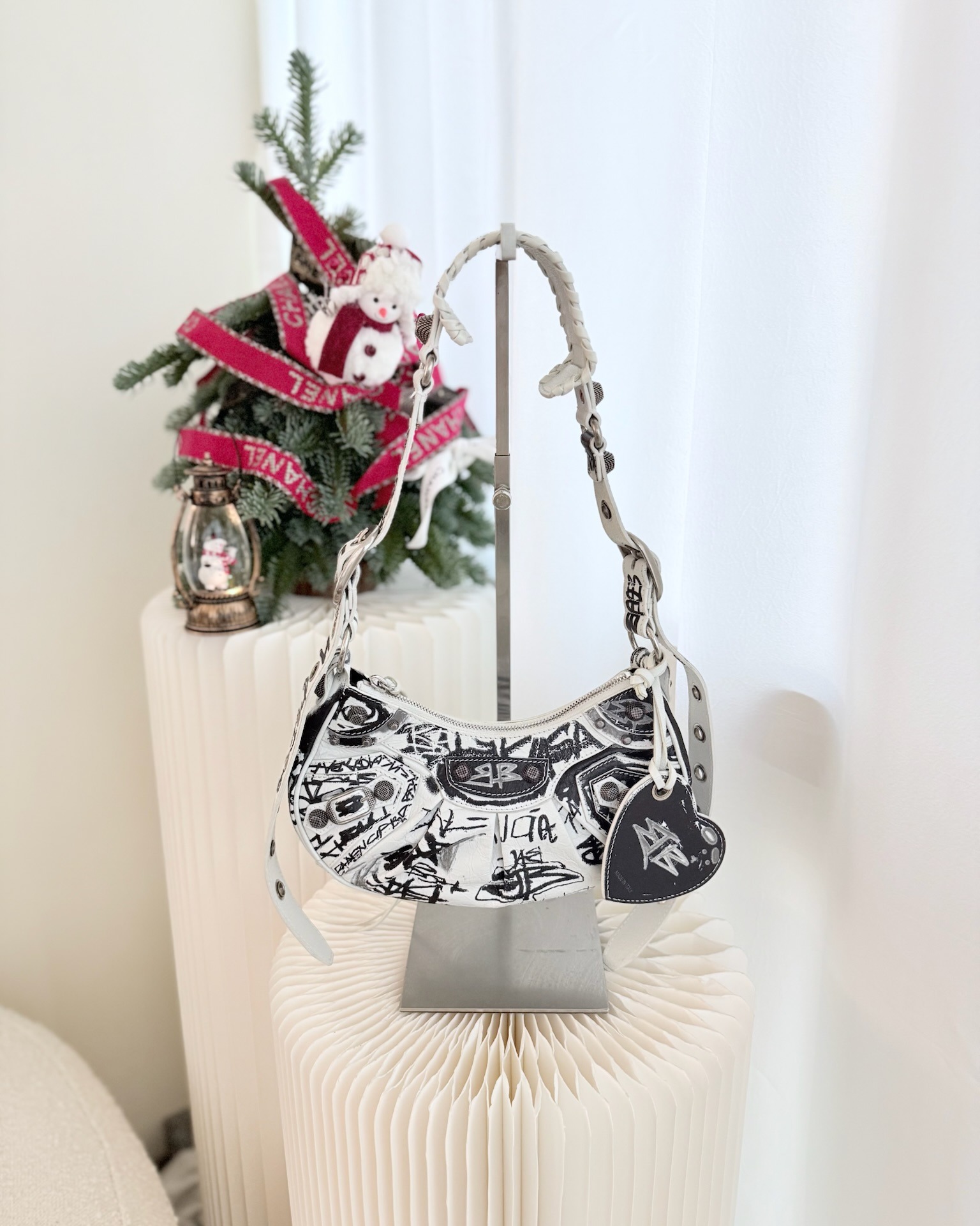 Balenciaga XS Graffiti Le Cagole Shoulder Bag White Black