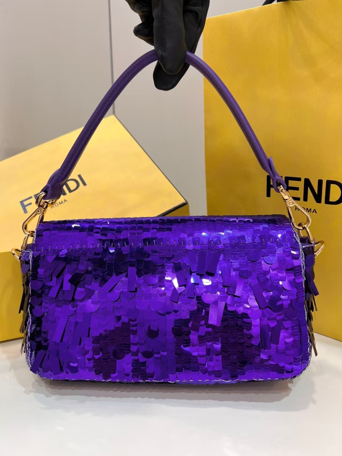 FENDI  Sequin Paillettes Shiny Nappa Sex and the City Baguette Viola Purple Rain