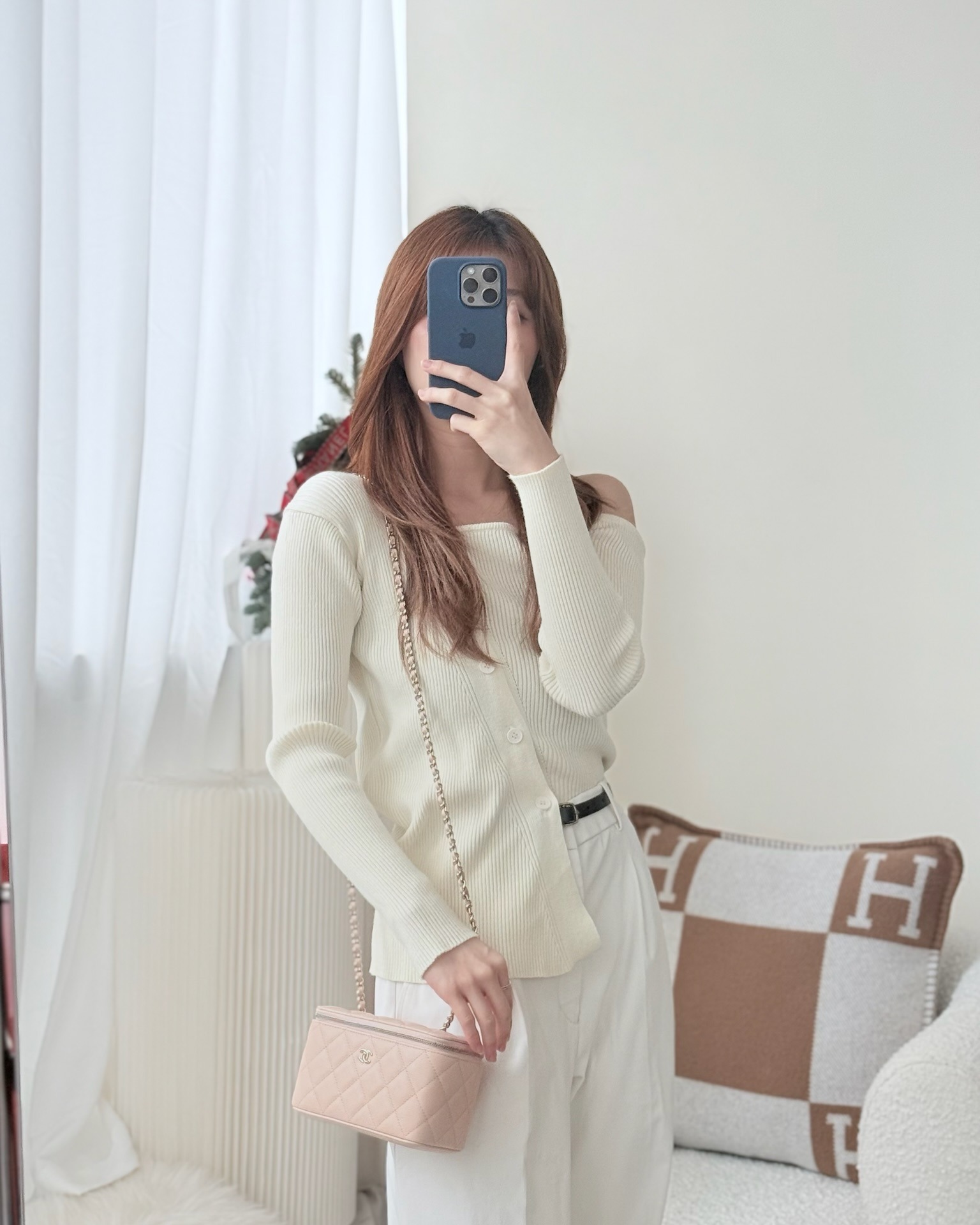 Chanel Vanity with Classic Chain Light Beige Caviar 22C