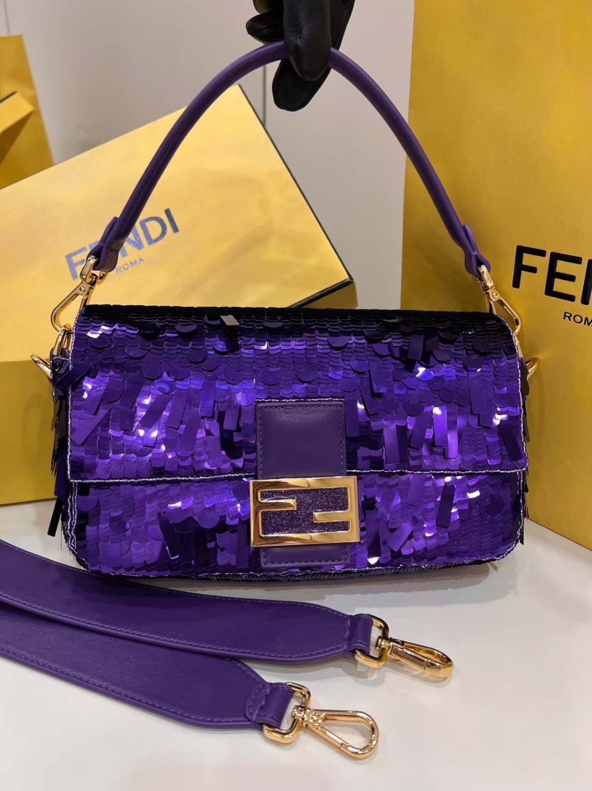 FENDI  Sequin Paillettes Shiny Nappa Sex and the City Baguette Viola Purple Rain