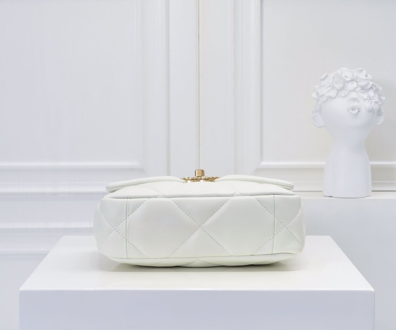 CHANEL 19Bag Crossbody Bags