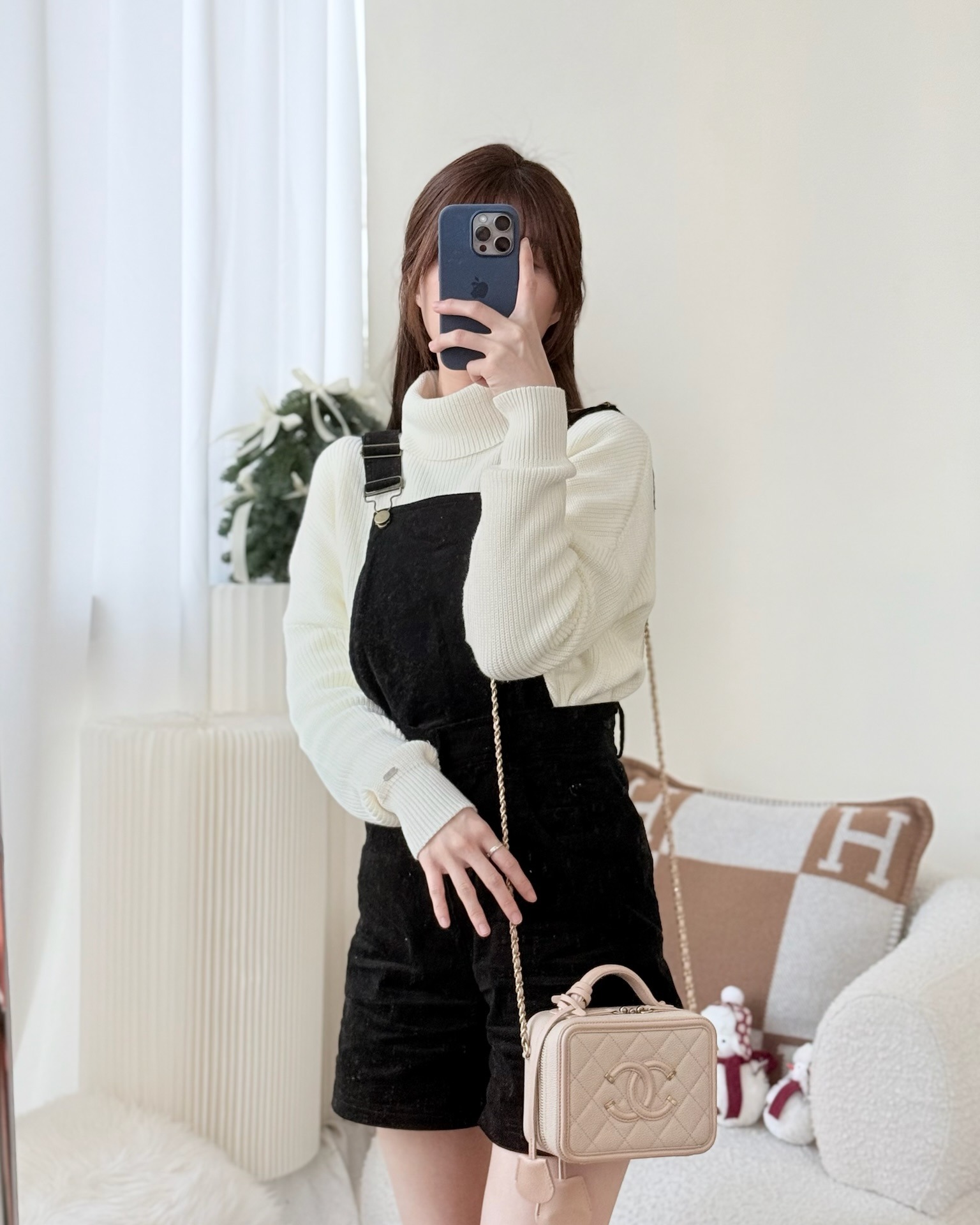 Chanel Quilted Small CC Filigree Vanity Case Beige Caviar