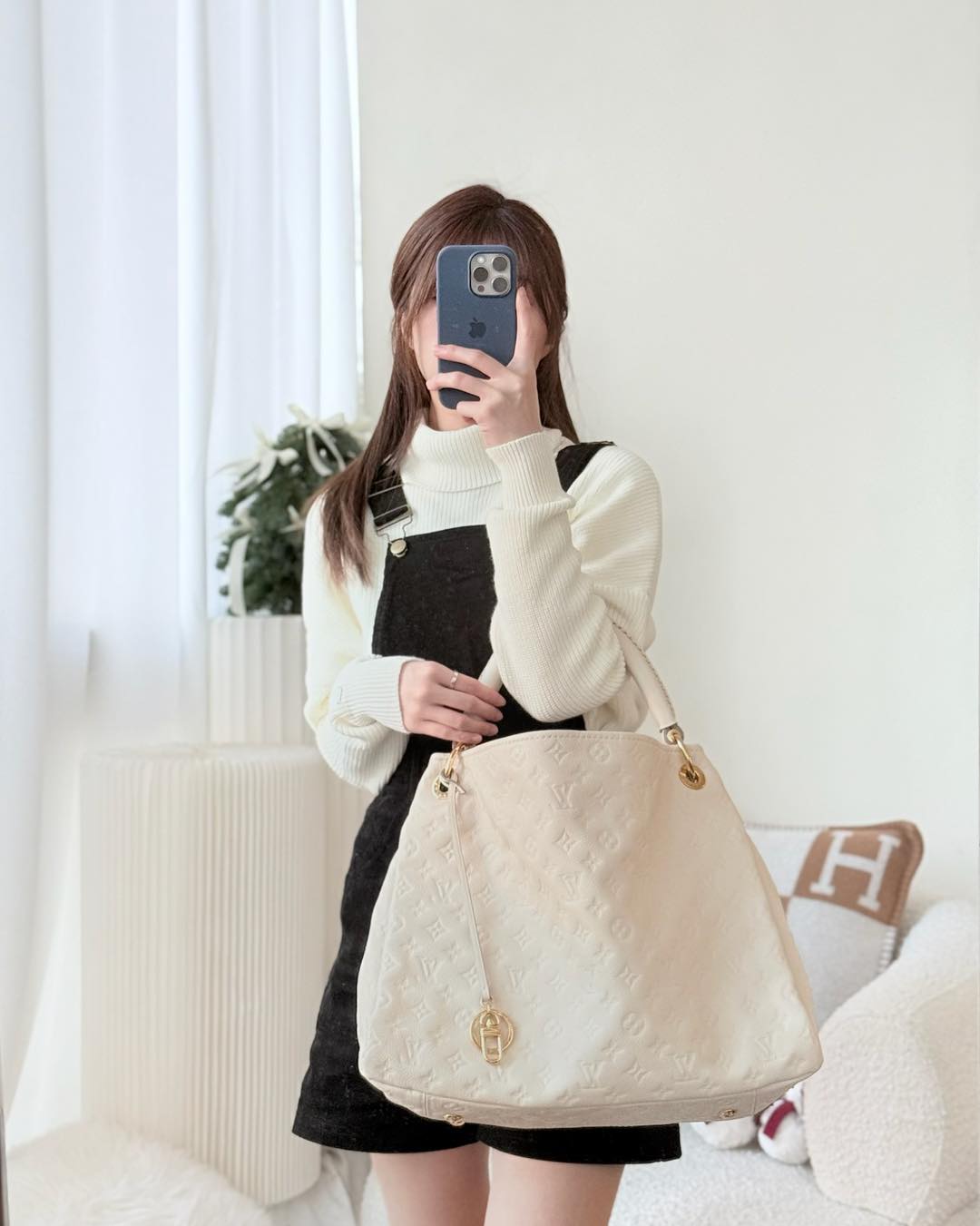 Louis Vuitton Artsy Monogram Empreinte MM Ivory