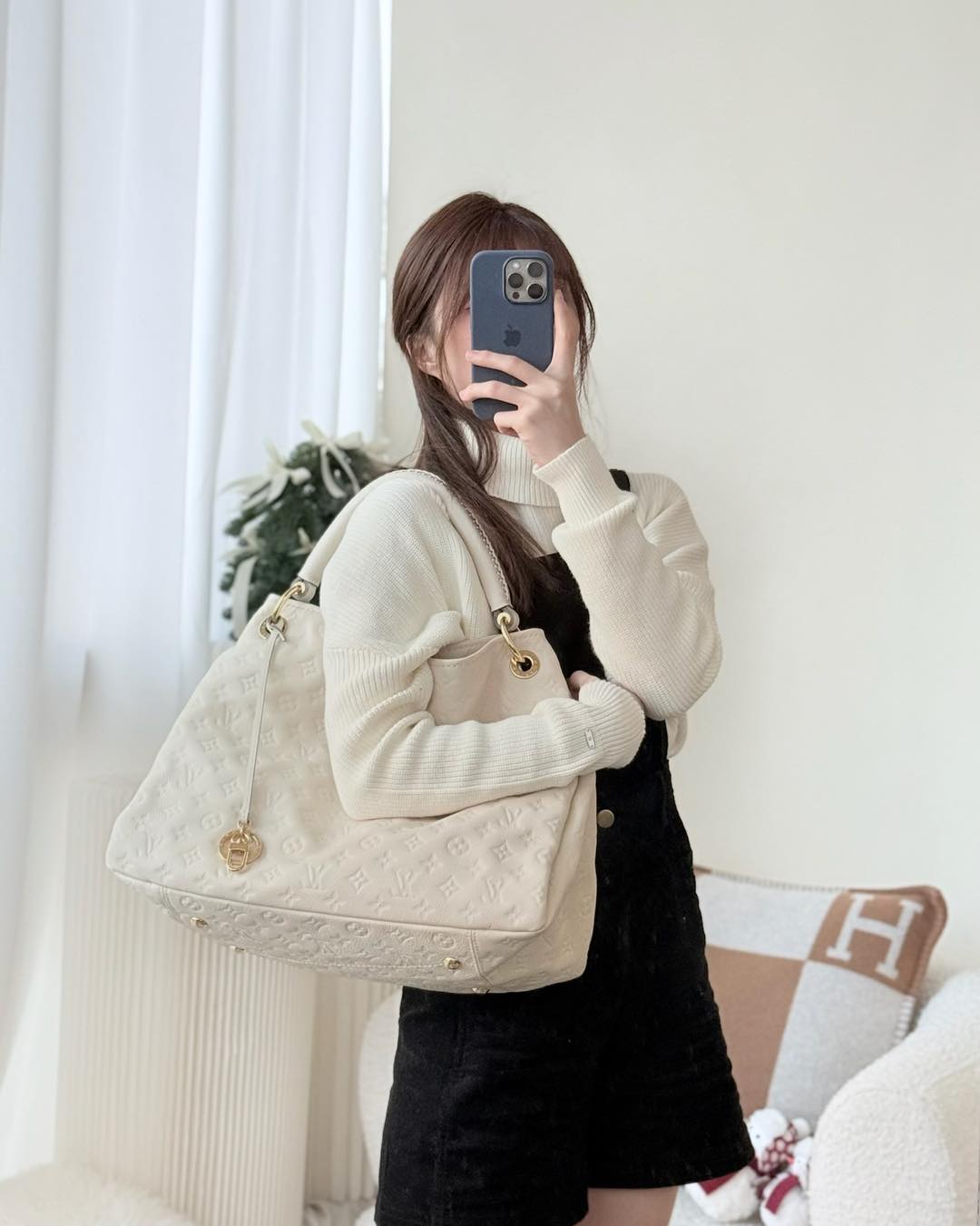 Louis Vuitton Artsy Monogram Empreinte MM Ivory