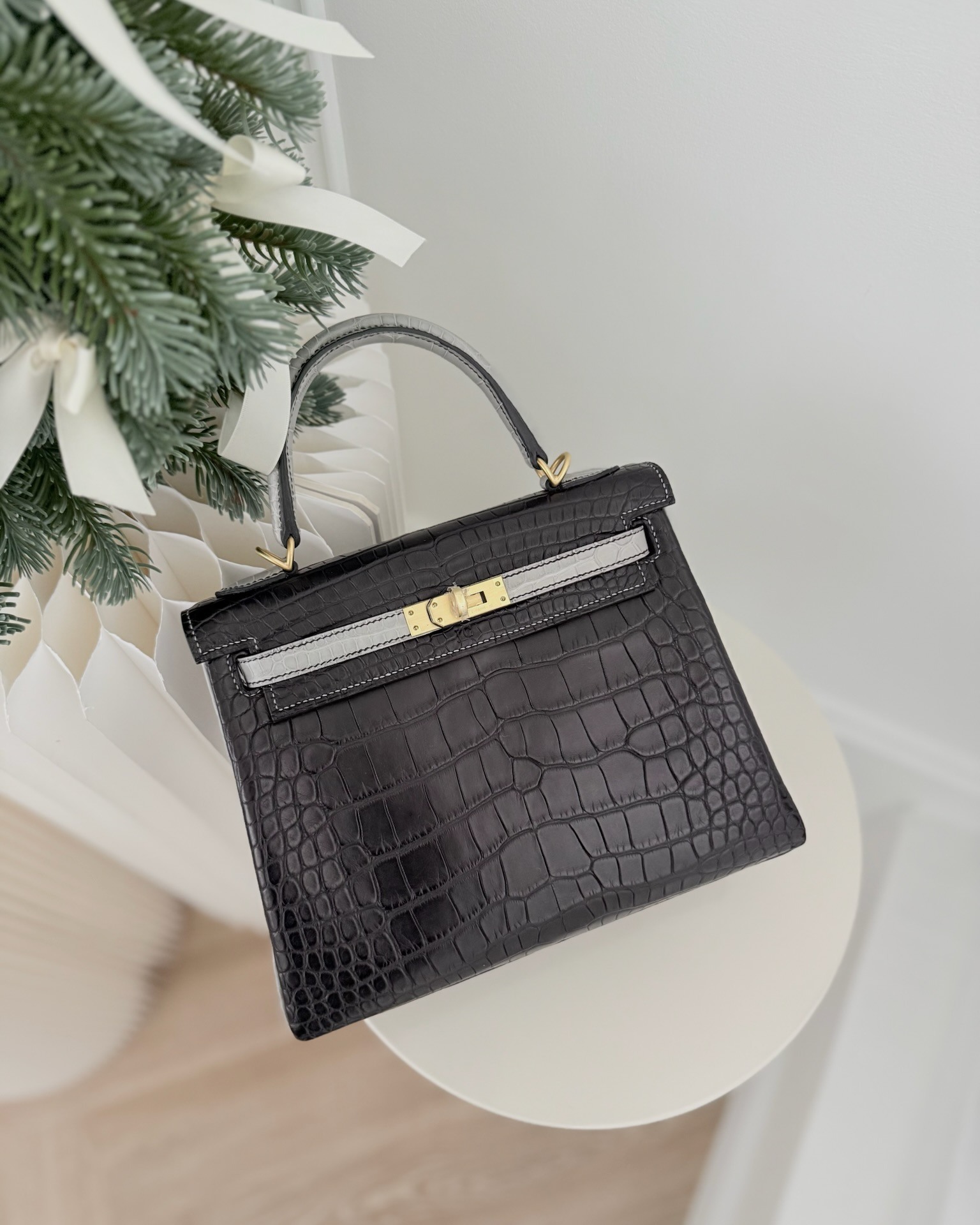 Hermès Retourne Kelly 25 Alligator Perso Noir 89 / Gris Mouette 4Z Brushed