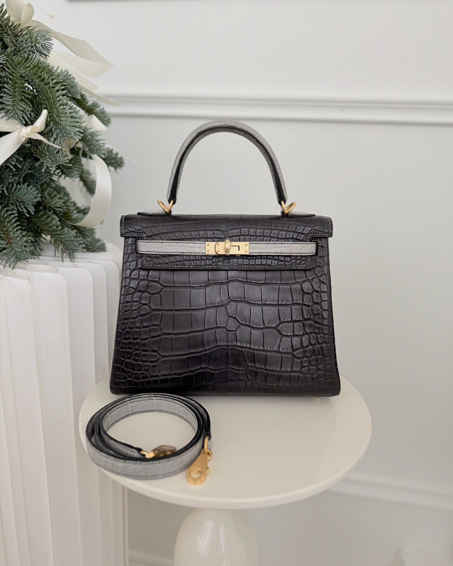 Hermès Retourne Kelly 25 Alligator Perso Noir 89 / Gris Mouette 4Z Brushed