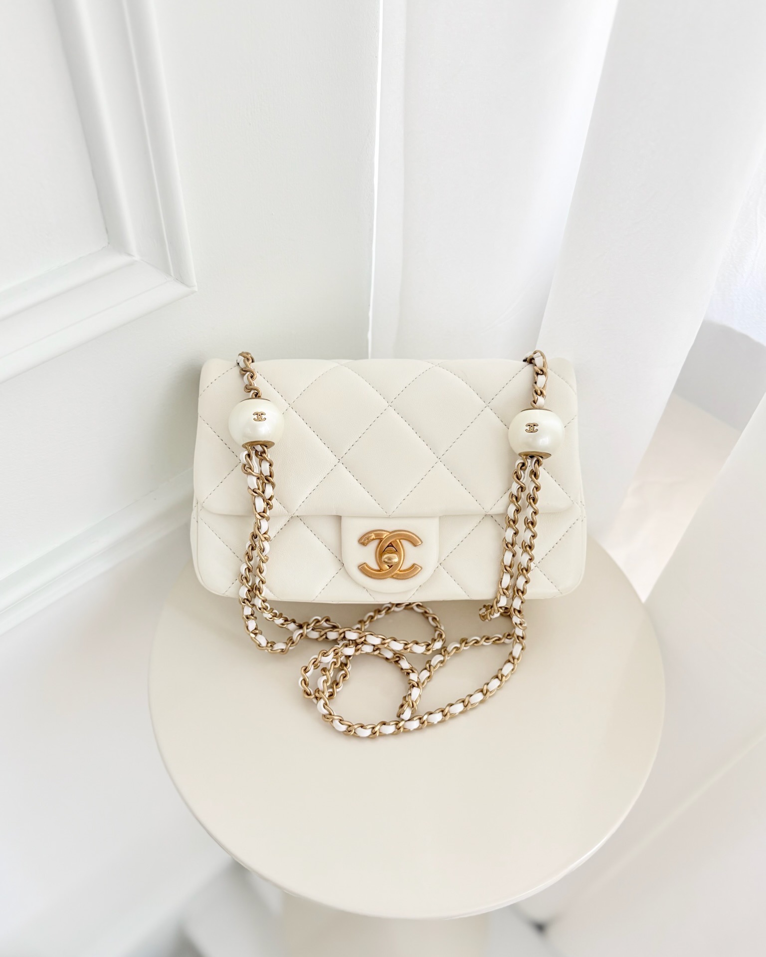 Chanel Quilted Double Pearl Adjustable Chain Flap Bag White Lambskin Aged 24S