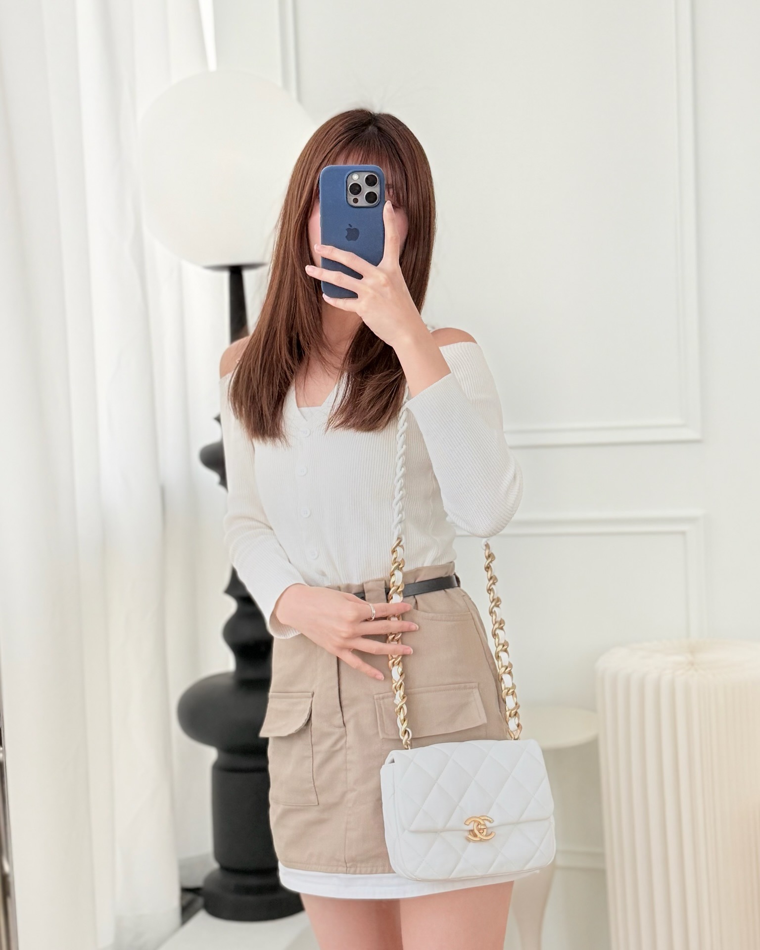 Chanel Small Flap Bag White Lambskin Aged Gold and Lacquered Metal 22S