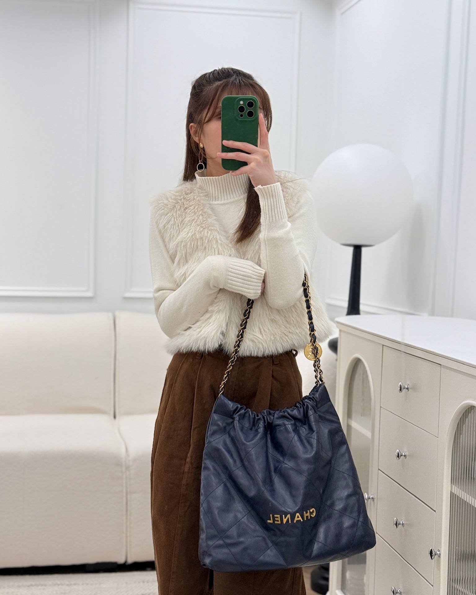 Chanel 22 Medium Navy Shiny Calfskin Aged