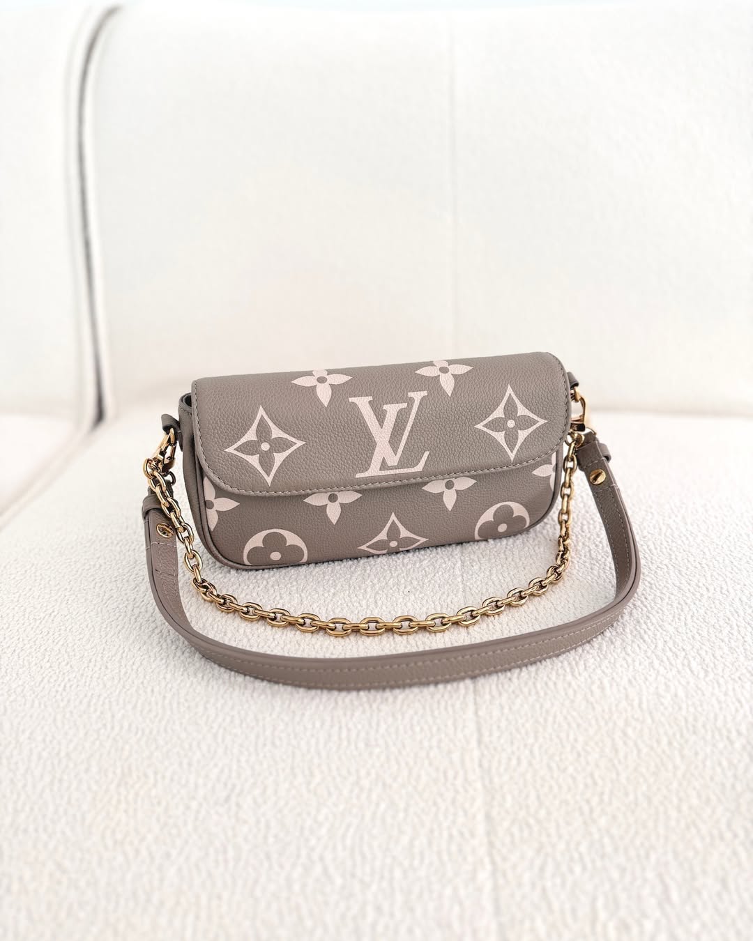 Louis Vuitton Ivy Wallet on Chain Monogram Empreinte Dove/Cream