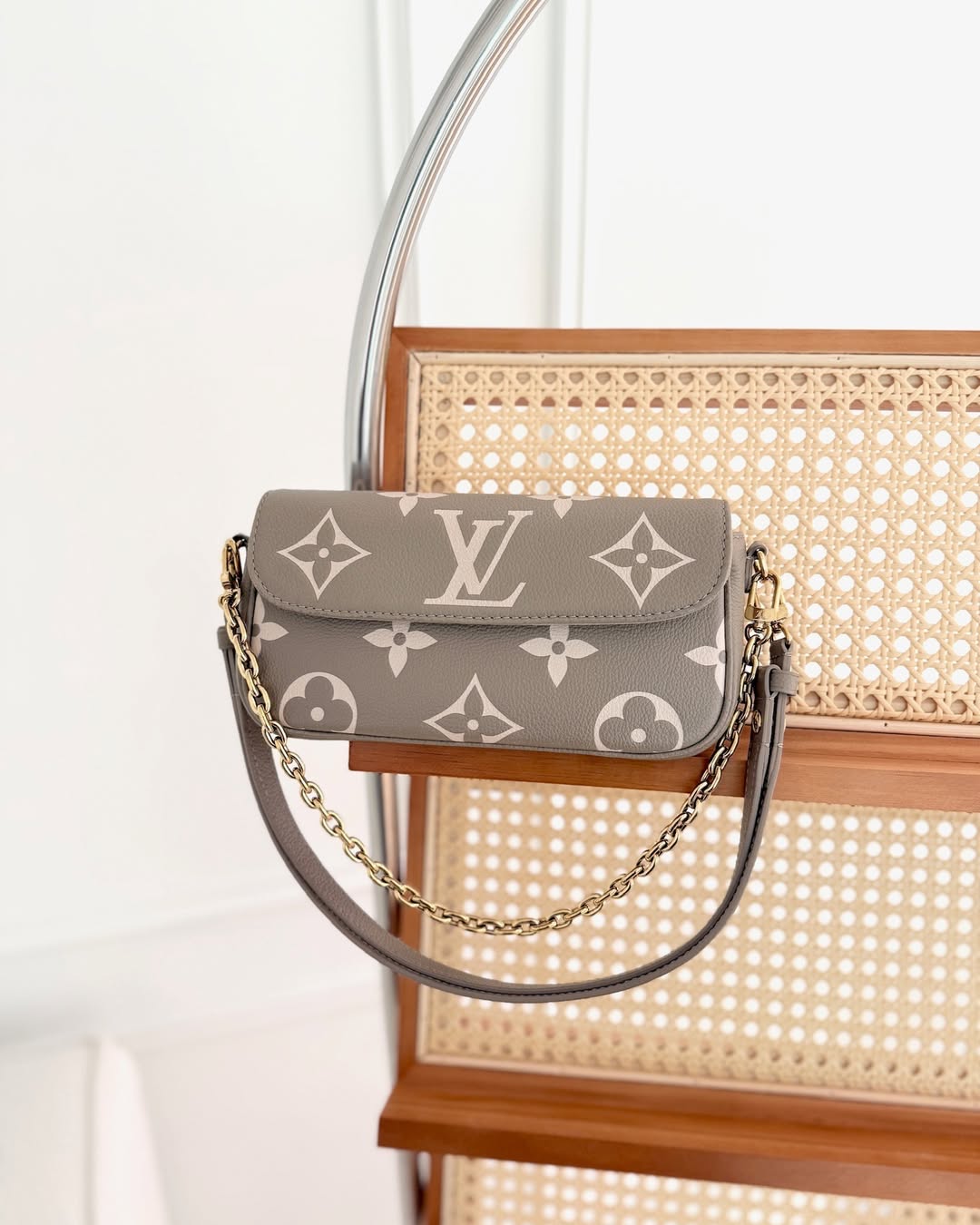 Louis Vuitton Ivy Wallet on Chain Monogram Empreinte Dove/Cream