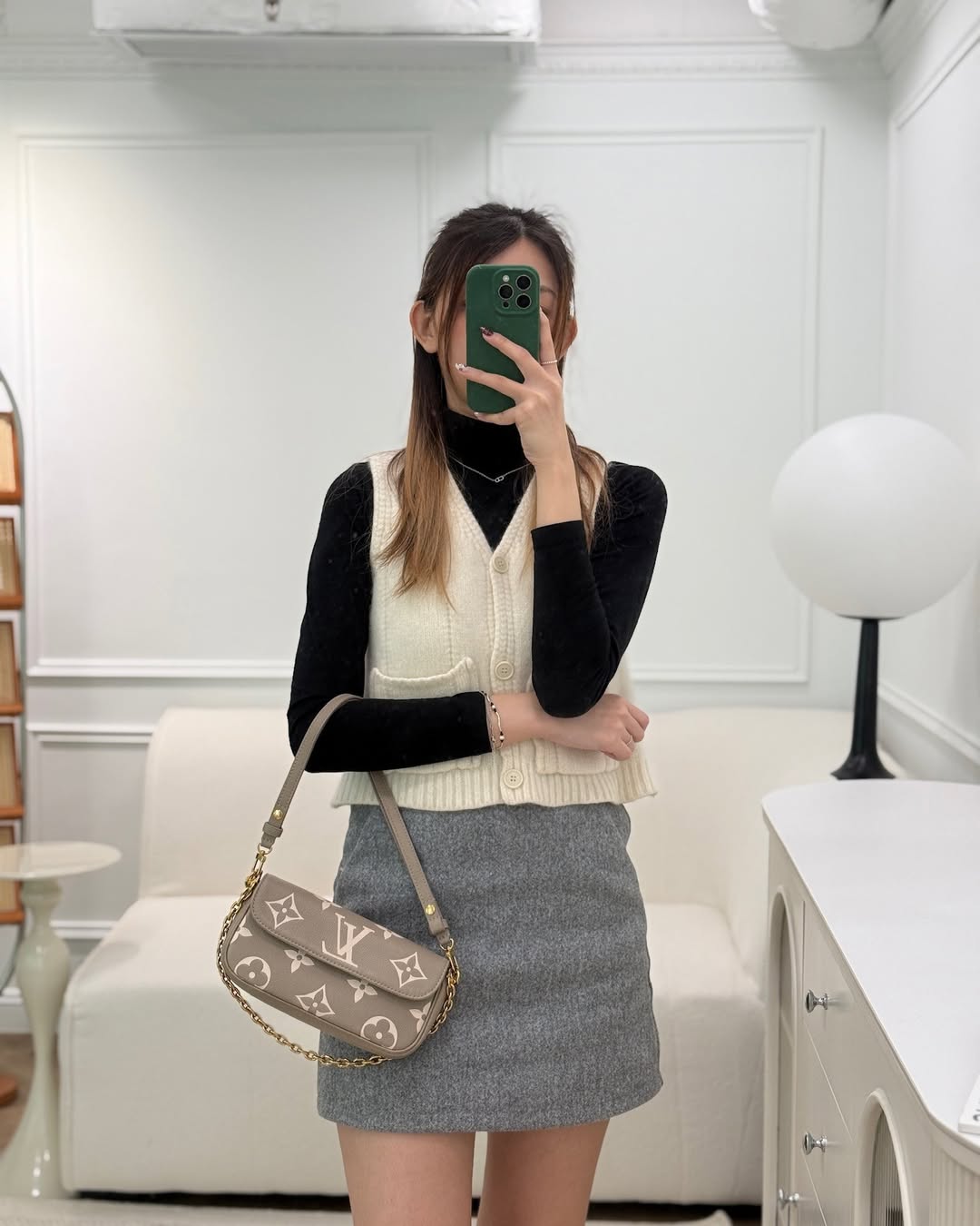 Louis Vuitton Ivy Wallet on Chain Monogram Empreinte Dove/Cream