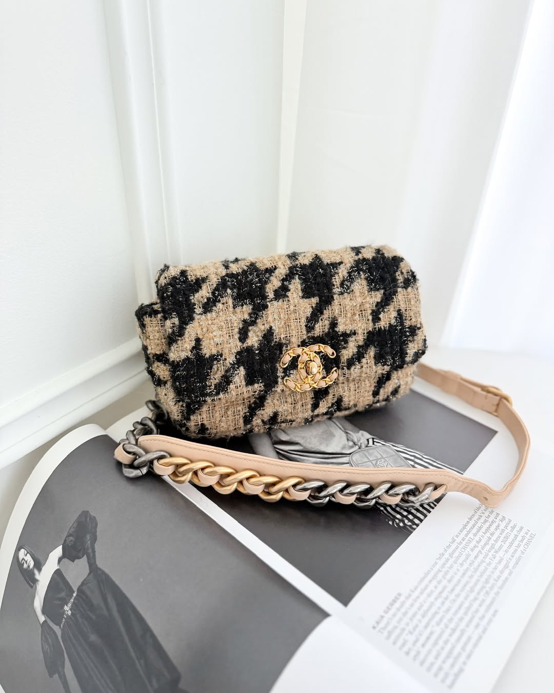 Chanel 19 Waist Bag Tweed Houndstooth Black Beige Mixed Hardware 19K