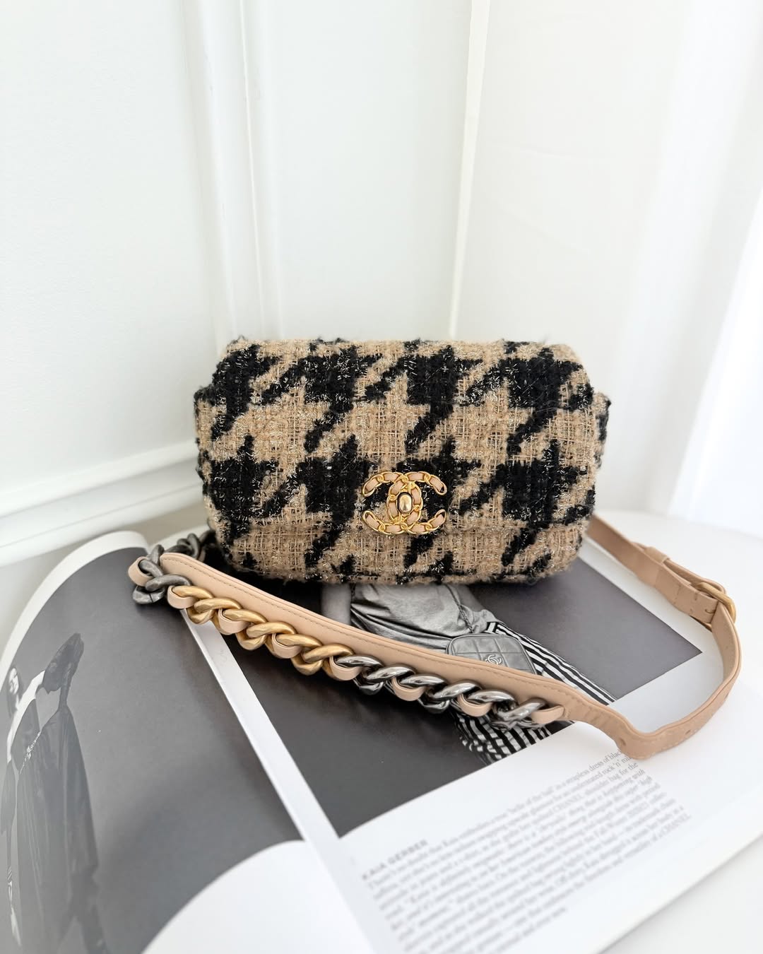 Chanel 19 Waist Bag Tweed Houndstooth Black Beige Mixed Hardware 19K