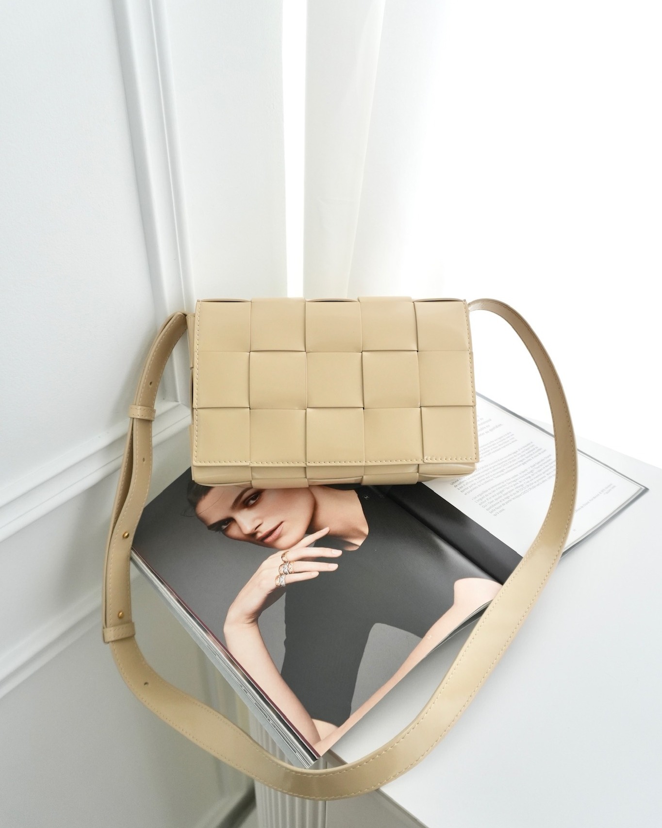 Bottega Veneta Cassette Shoulder Bag Intrecciato Beige Brushed Calfskin