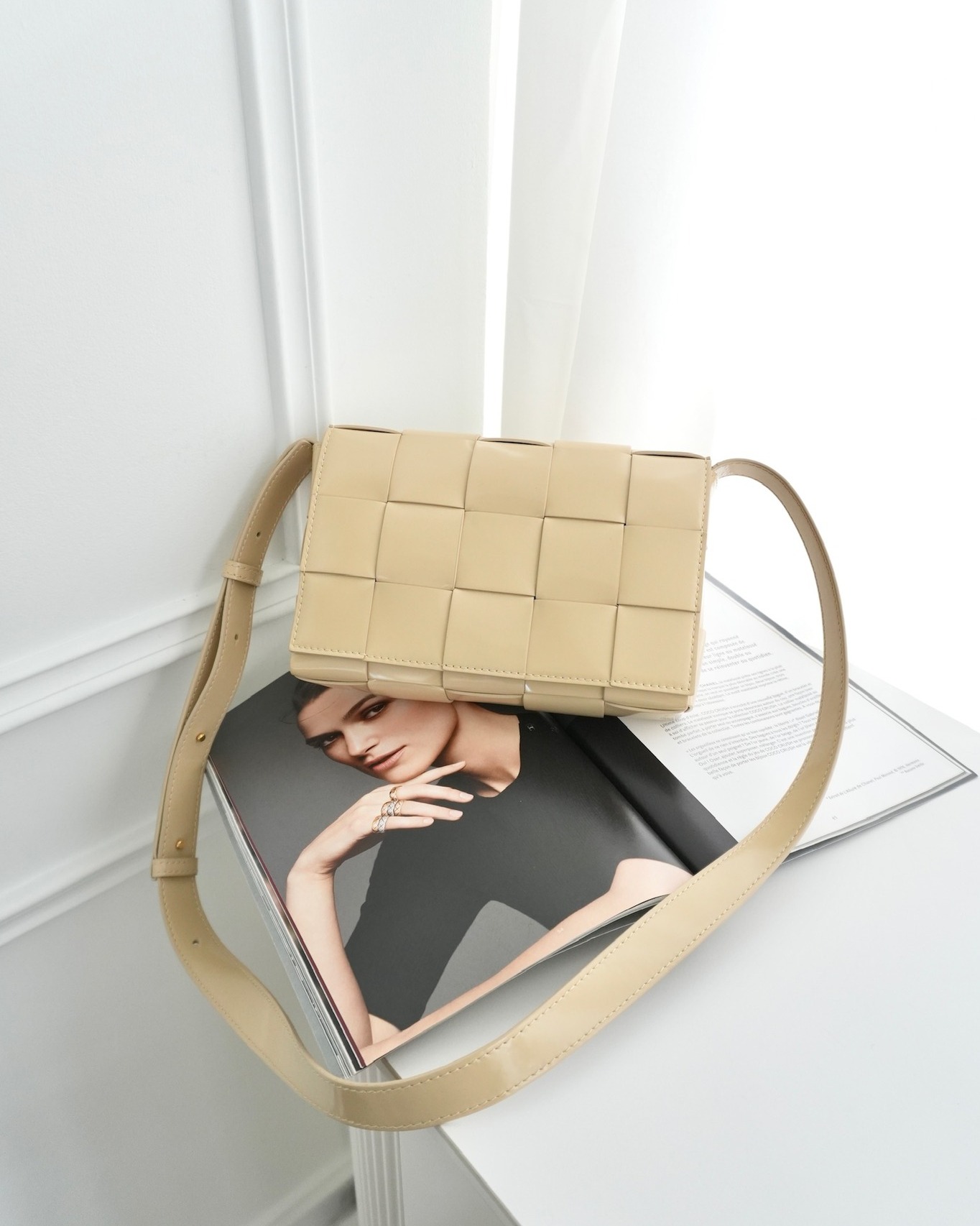 Bottega Veneta Cassette Shoulder Bag Intrecciato Beige Brushed Calfskin