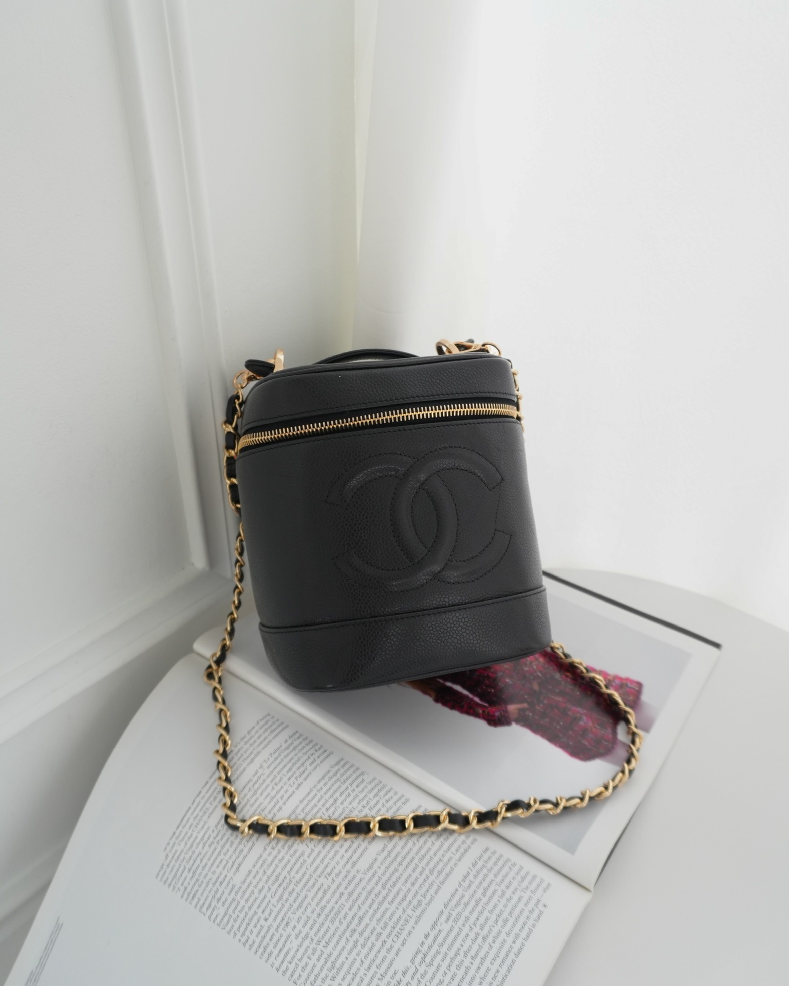 Chanel Vintage Vanity Case Black Caviar
