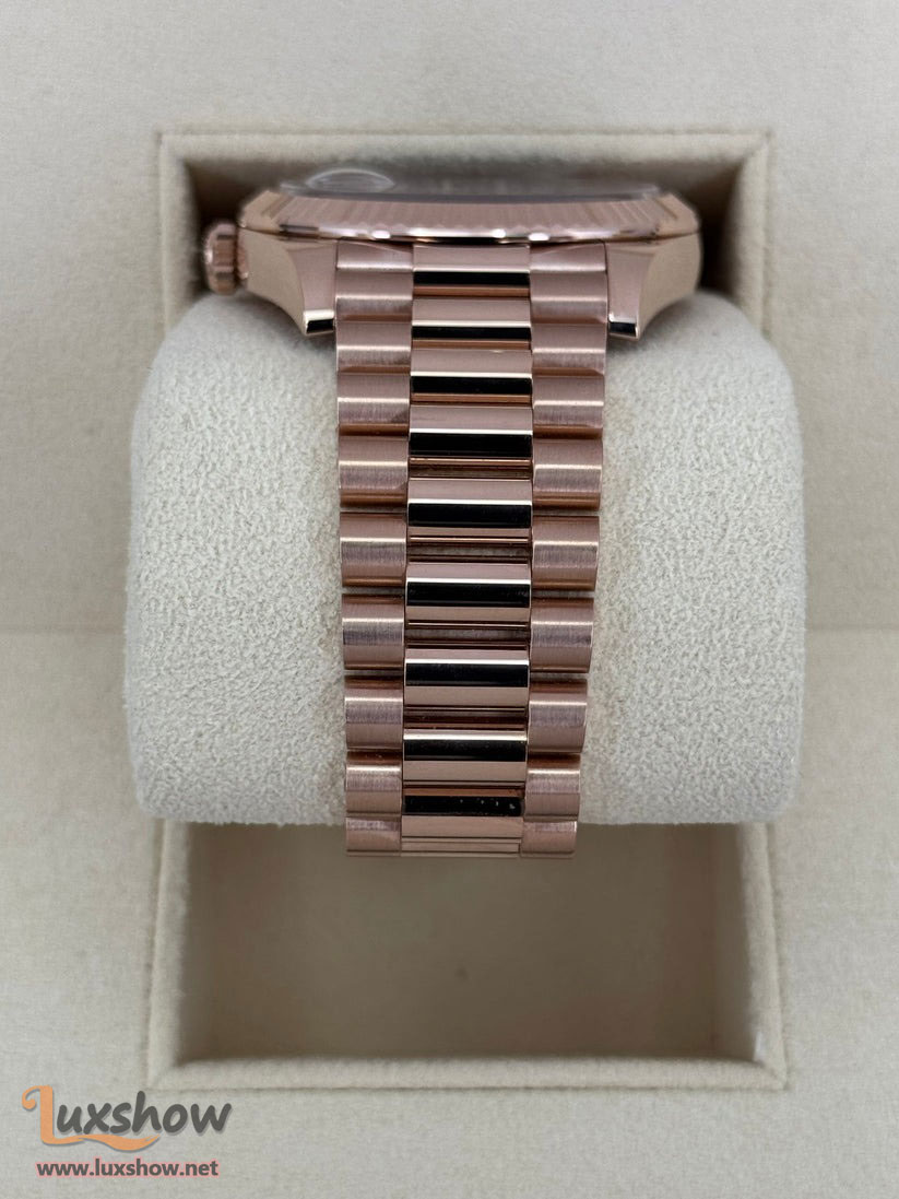 Rolex Day-Date 40mm 228235 Presidential Bracelet 18 kt Everose Gold with Olive Green Dial and Fluted Bezel