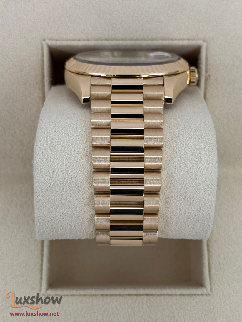 Rolex Day-Date 40mm 228238 Presidential Bracelet 18k  Yellow Gold Gold Mother Of Pearl Diamond Baguette Dial