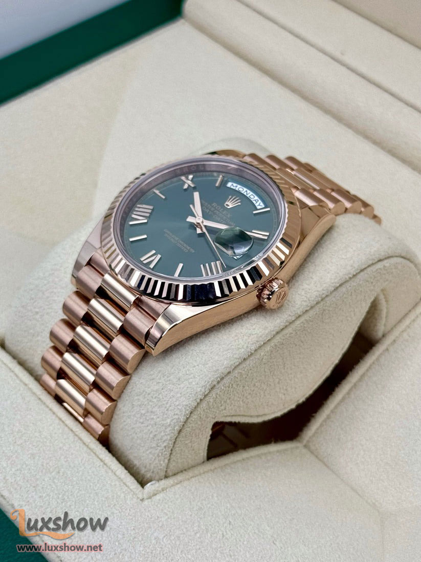 Rolex Day-Date 40mm 228235 Presidential Bracelet 18 kt Everose Gold with Olive Green Dial and Fluted Bezel