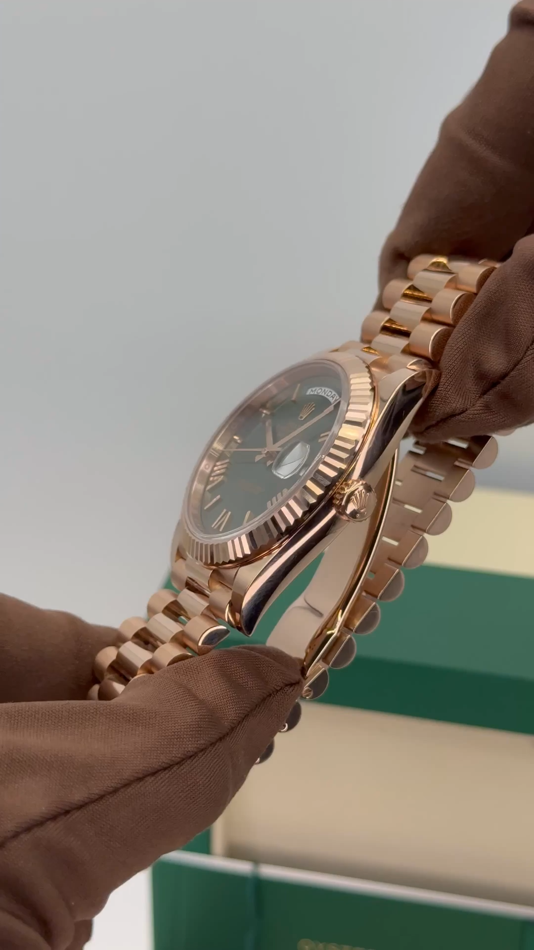 Rolex Day-Date 40mm 228235 Presidential Bracelet 18 kt Everose Gold with Olive Green Dial and Fluted Bezel