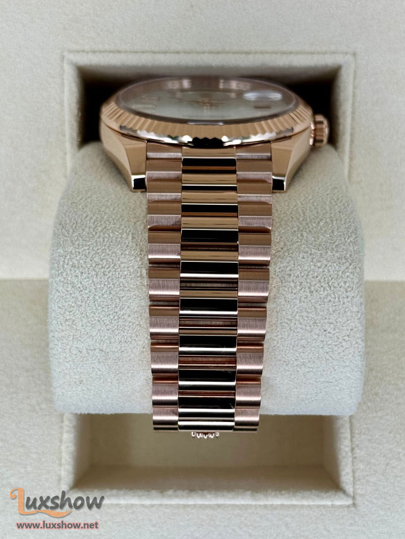 Rolex Day-Date 40mm 228235 Presidential Bracelet 18 kt Everose Gold Mother Of Pearl (MOP) Diamond Baguette Dial