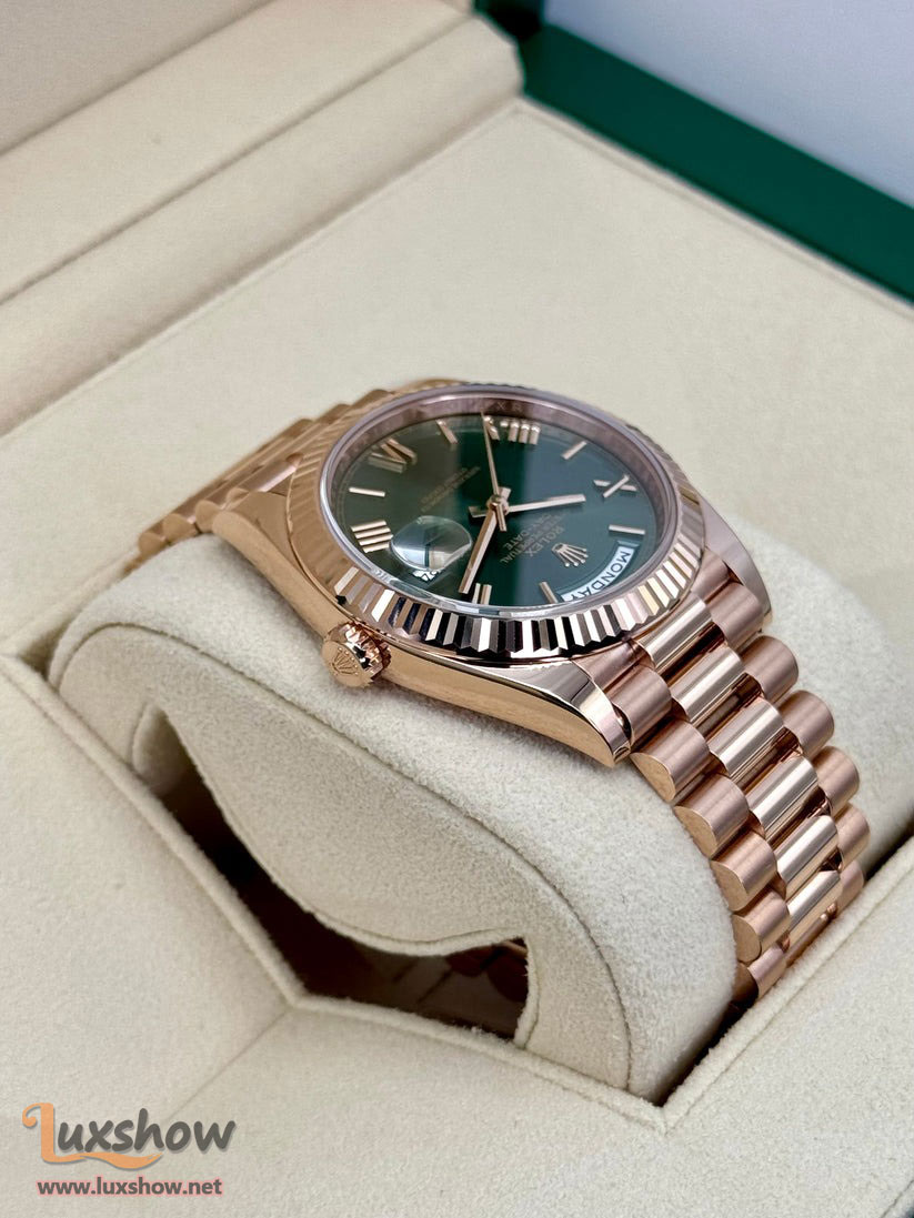 Rolex Day-Date 40mm 228235 Presidential Bracelet 18 kt Everose Gold with Olive Green Dial and Fluted Bezel