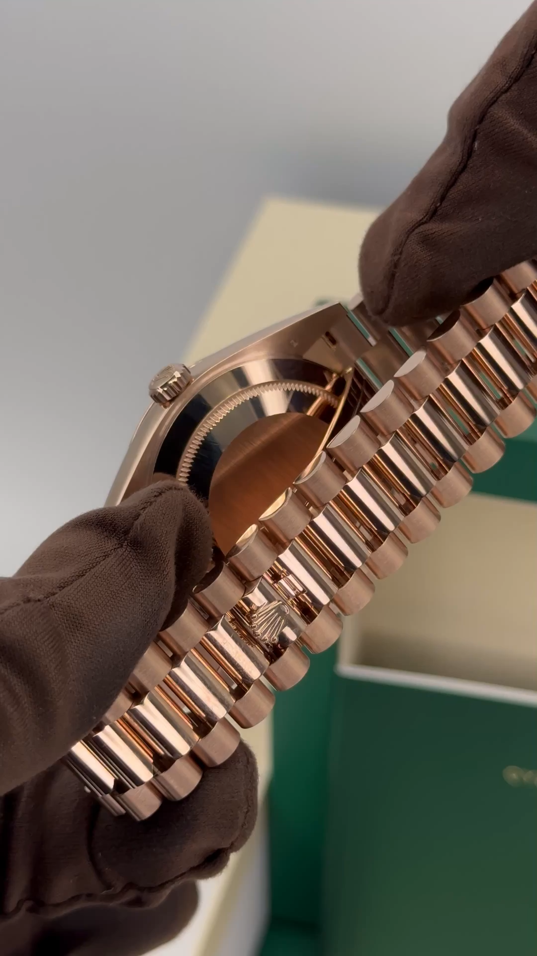 Rolex Day-Date 40mm 228235 Presidential Bracelet 18 kt Everose Gold Mother Of Pearl (MOP) Diamond Baguette Dial