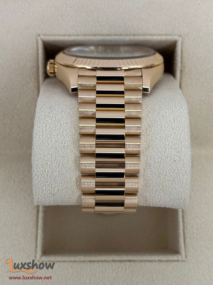 Rolex Day-Date 40mm 228238 Presidential Bracelet 18k  Yellow Gold Gold Mother Of Pearl Diamond Baguette Dial