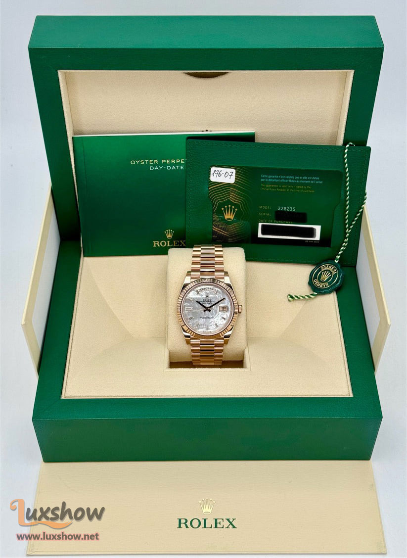 Rolex Day-Date 40mm 228235 Presidential Bracelet 18 kt Everose Gold Mother Of Pearl (MOP) Diamond Baguette Dial