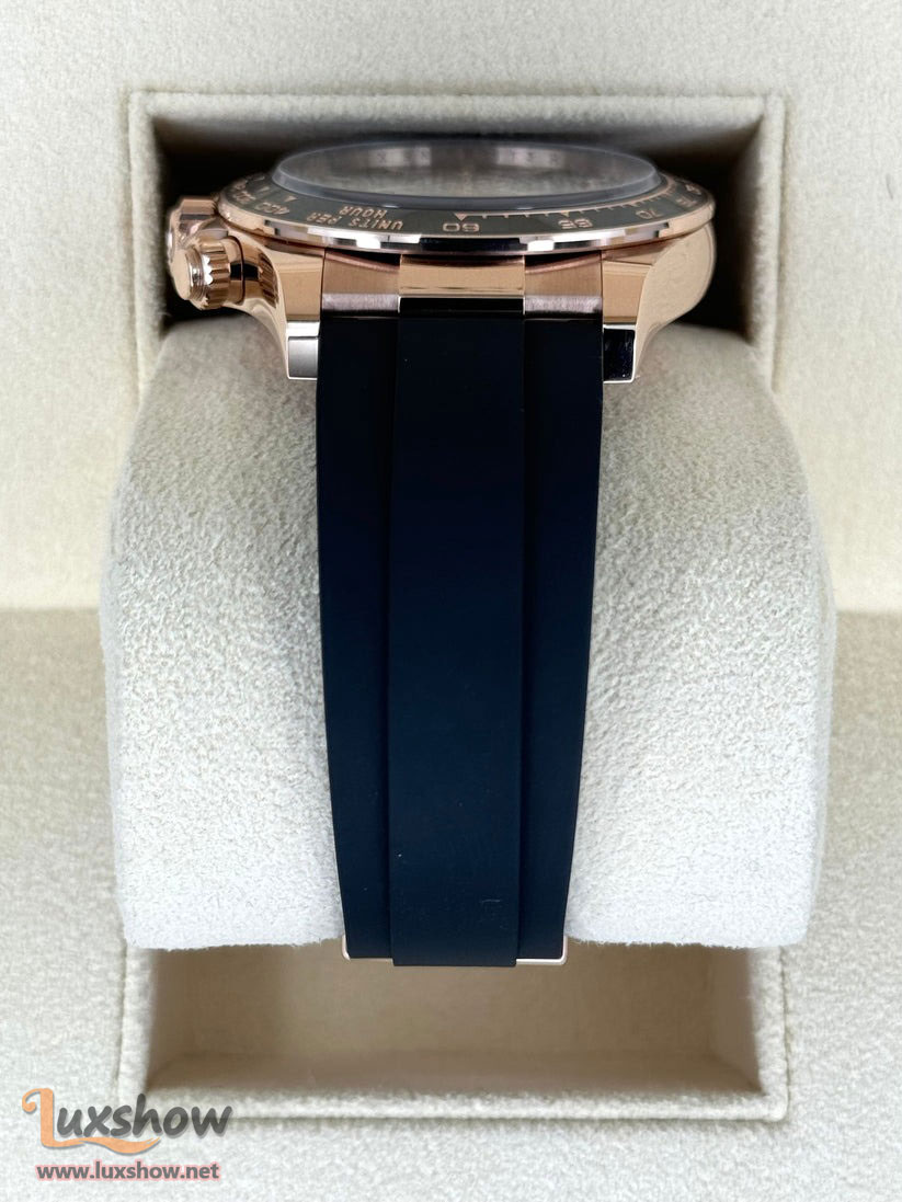 Rolex Cosmograph Daytona 40mm 126515LN 18 kt Everose Gold Oysterflex Bracelet Black Dial