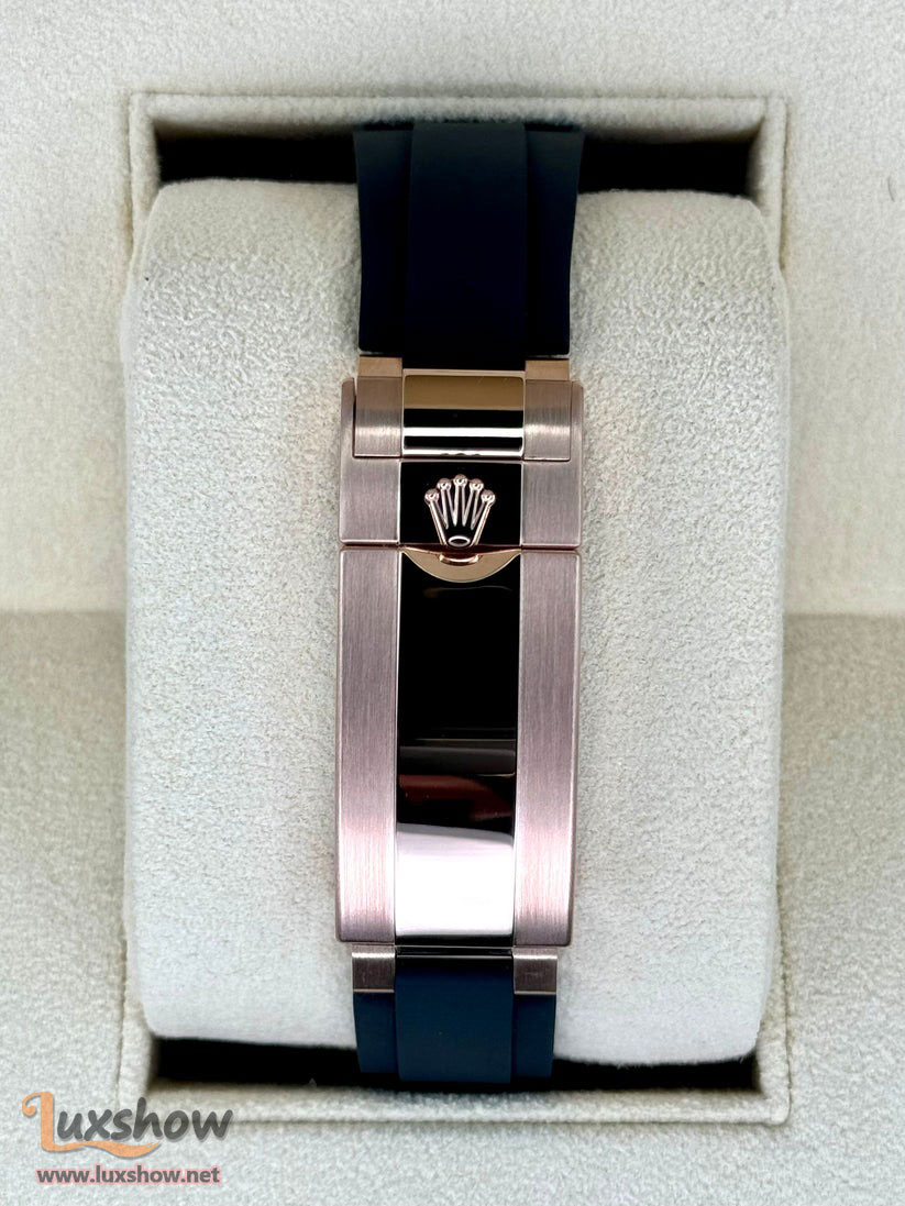 Rolex Cosmograph Daytona 40mm 126515LN 18 kt Everose Gold Oysterflex Bracelet Black Dial