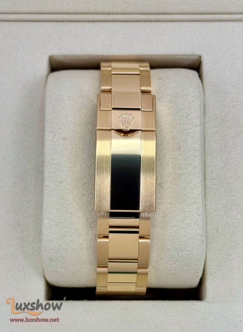 Rolex Cosmograph Daytona 40mm 126508 18kt Yellow Gold Oyster Bracelet a 18kt Yellow Gold Bezel with an Intense Black and Champagne Colour Dial