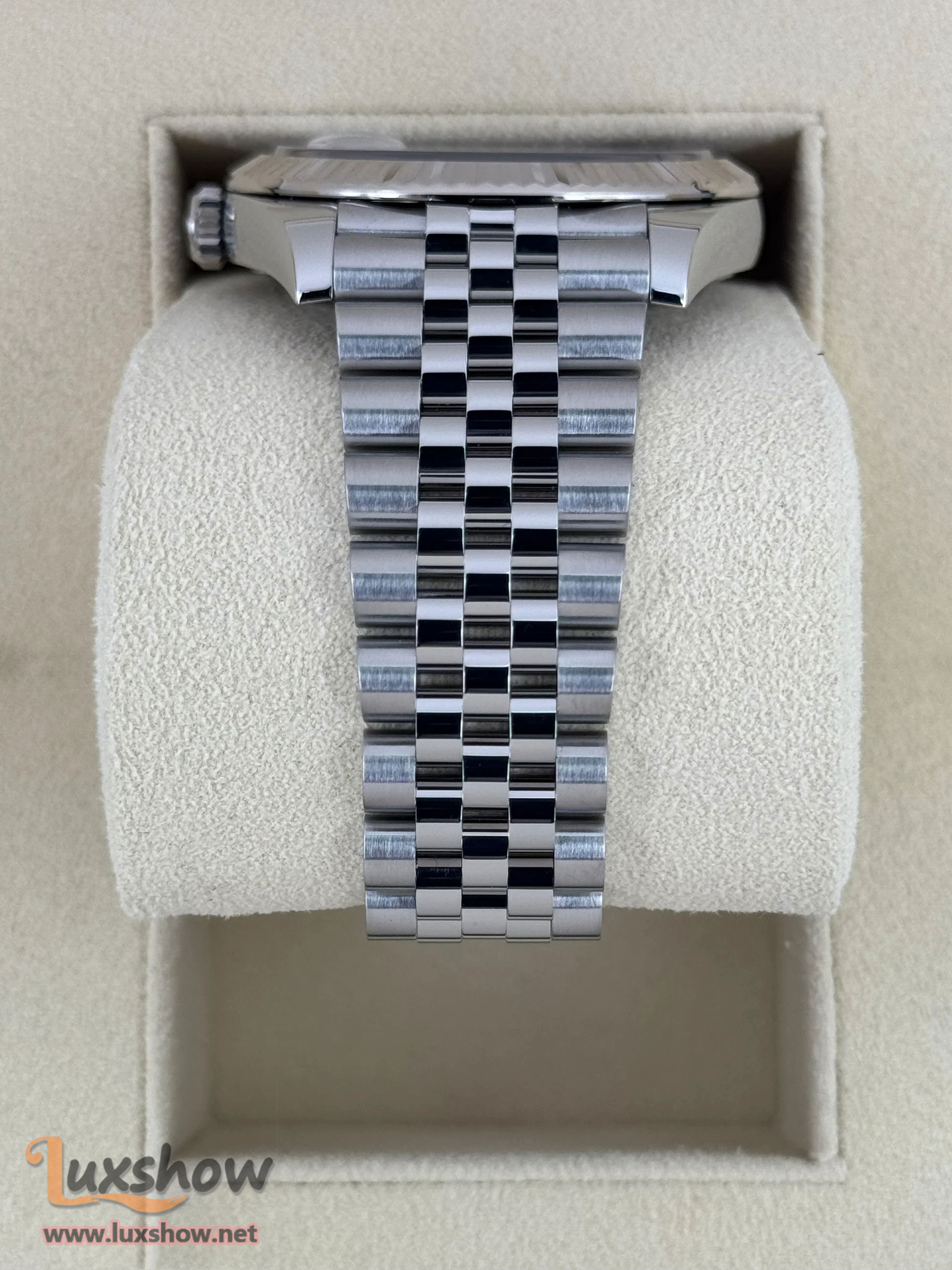 Rolex Datejust 41mm 126334 Stainless Steel Oyster Silver Dial