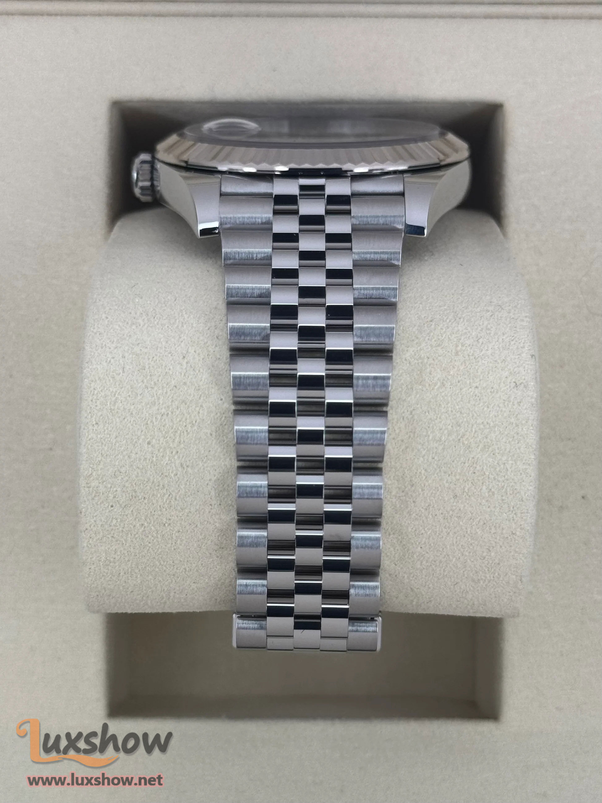 Rolex Datejust 41mm 126334 Stainless Steel Jubilee Rhodium Dial